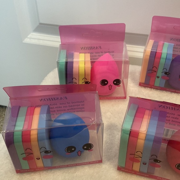 2 LEFT! 🆕Assorted Make-up Sponges: Comes with 1 tear drop and 5 square sponges - Picture 5 of 5